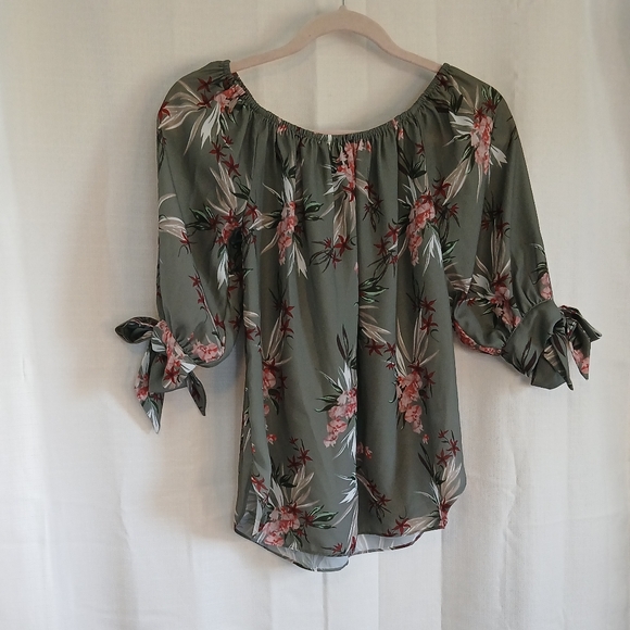 Motion blouse - Picture 3 of 3